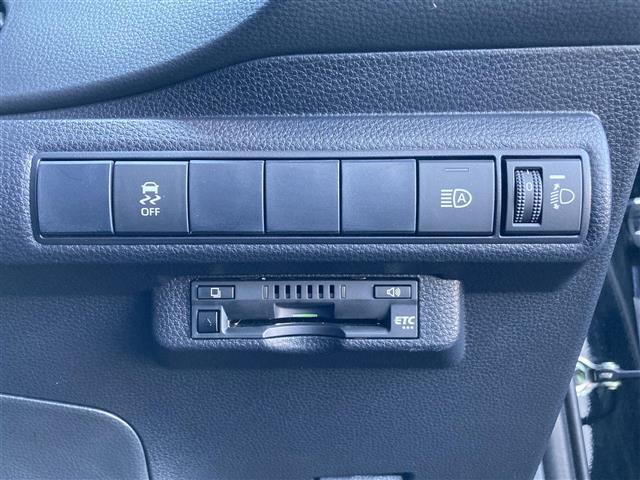 【ETC】有料道路を利用する際に料金所で停止することなく通過できる、ETC車載器（ノンストップ自動料金収受システム機器）が装備されています。セットアップを行うことで利用可能になります。