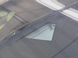 【スマートブレーキサポート】走行中に前方の車両等を認識し、衝突しそうな時は警報とブレーキで衝突回避と被害軽減をアシスト。より安全にドライブをお楽しみいただけます。