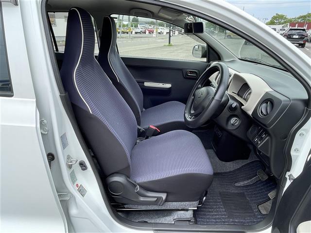 座り心地が良いシートなので長時間の運転でも快適にお過ごしいただけます。新品のフロアマットのご注文も可能です。掲載箇所以外にご希望の写真がございましたらお気軽にお問い合わせ下さい。