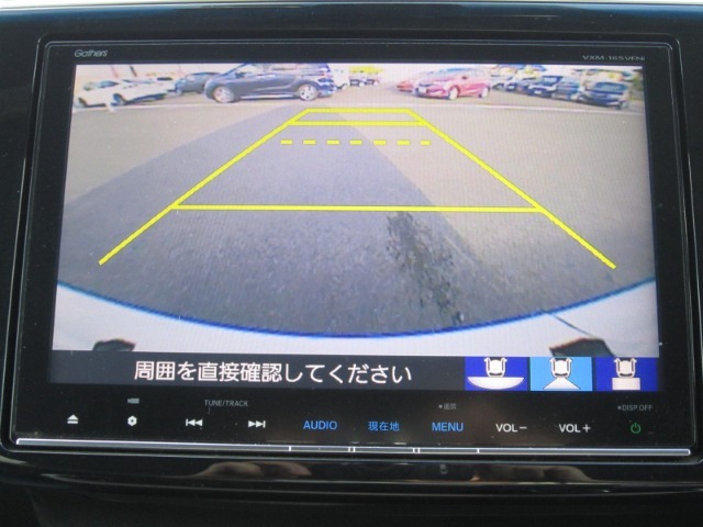 【バックカメラ】駐車時に後方がリアルタイム映像で確認できます。大型商業施設や立体駐車場での駐車時や、夜間のバック時に大活躍！運転スキルに関わらず、今や必須となった装備のひとつです！