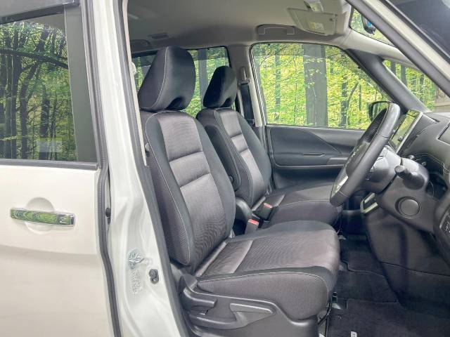 運転席シート廻りは使用感も少なく、良好な状態となっています。丁寧に使われていたことがよくわかりますね。
