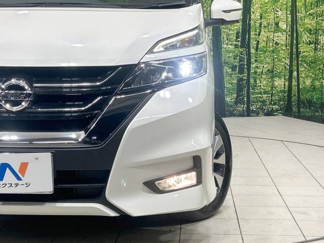 【LEDヘッドライト】悪天候や夜間走行時も良好な視界を確保し安心して運転できる高輝度LEDヘッドライトを装備！点灯速度が早く、消費電力も抑えられています。