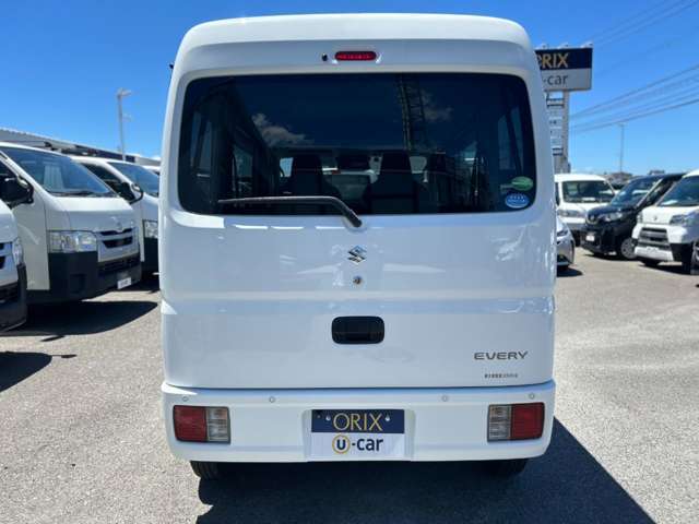 1年の保証付きでご納車させていただきます。車に自信があるからこそできることですね。ご期待ください。