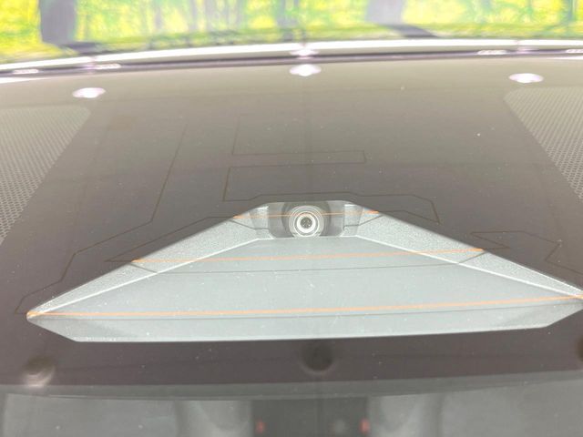 【トヨタセーフティセンス】走行中に前方の車両等を認識し、衝突しそうな時は警報とブレーキで衝突回避と被害軽減をアシスト。より安全にドライブをお楽しみいただけます。