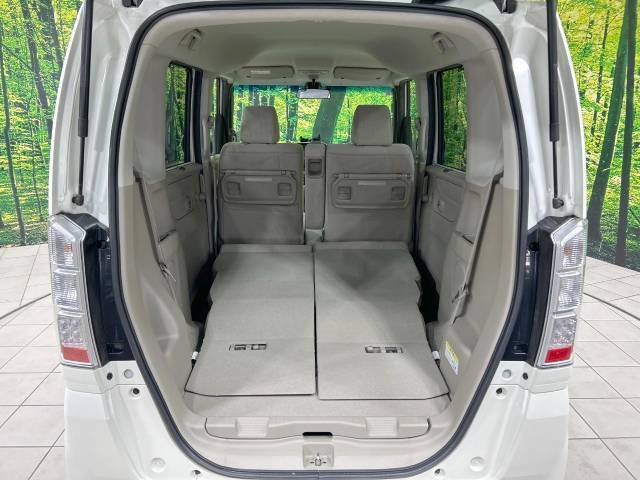 後席を格納すると、これだけの広さが！シーンに合わせたシートアレンジで、大きな荷物も積むことが出来ます♪