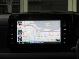 日産純正のメモリーナビ付きです。知らない場所にお出かけの際には非常に活躍します。Bluetoothを搭載しておりますので、運転中でもハンズフリーにて通話を行うことができます。