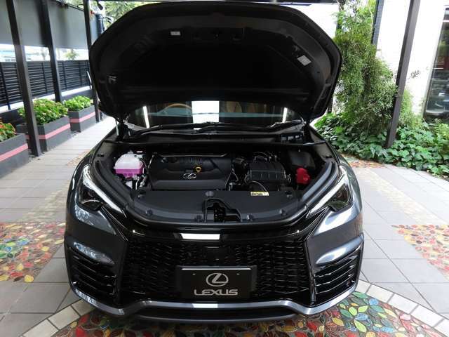 レーシングカーGRヤリス向けに新開発された、1.6L直列3気筒インタークーラーターボエンジン (G16E-GTS)をLBX MORIZO RR.専用に改良して採用します。大型ターボ採用の背反であるレスポンス向上対策を徹底しています。