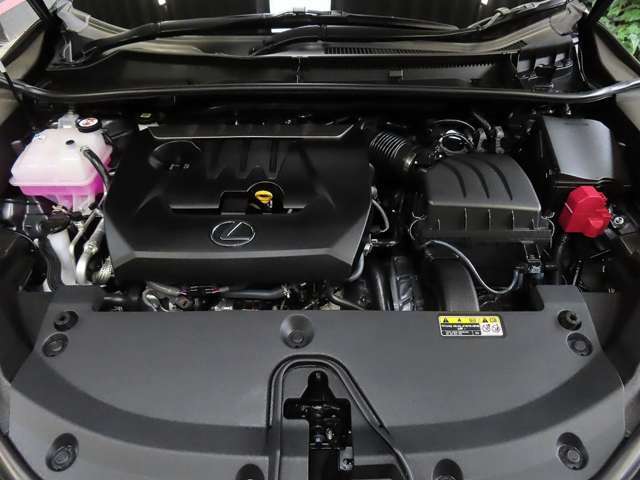 LEXUSならではの精緻なチューニングを施し、モリゾウとレーシングドライバーらによる徹底した走り込みを実施することで、アクセル操作に忠実な伸びやかで気持ちの良い加速と飛翔感を伴う走行フィールを披露します。