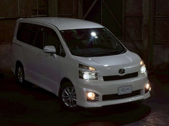 ★こちらのシートは、チャイルドシートの乗せたお子様を乗せたり降ろしたりする際に効力を発揮し、シートごと外側へ回転するので、親御さんが無理のない姿勢でお子様を乗せてあげることが可能になりました★
