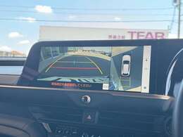 【全周囲カメラ】全周囲カメラがついているので駐車が苦手の方でも安心して後退可能です！ガイドラインも表示されます！クリアランスソナーと合わせて、カメラ映像と音で周囲を確認しながら駐車が可能です！