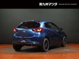 【MAZDA2】マツダのメーカー名を冠したコンパクトカーです。小さめの車体で運転しやすく、かつ5人乗りなので、家族が増えても安心です。「好きを探せる相棒」をコンセプトに誕生しました。外装は研磨をしております