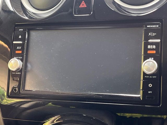 【メーカー純正ナビ】インテリアに溶け込むスタイリッシュな「専用設計」メーカーナビを装備♪視認性や操作性など基本性能にも優れ、より上質なカーライフをお楽しみいただけます。