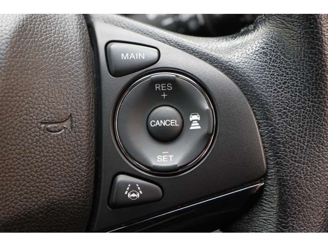 安全運転支援システムHonda　SENSINGを搭載。衝突軽減ブレーキや、前後の誤発進抑制機能、アダプティブクルーズコントロール、車線維持など複数の先進技術で安心・快適なドライブをサポートします。