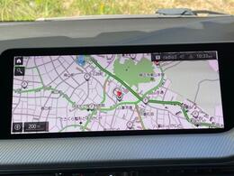 【純正ナビゲーション】BMWのナビゲーションは操作性も良く、詳細な地図情報と交通状況を見やすく表示し、快適なドライビングをサポートしながら目的地までナビゲートします。