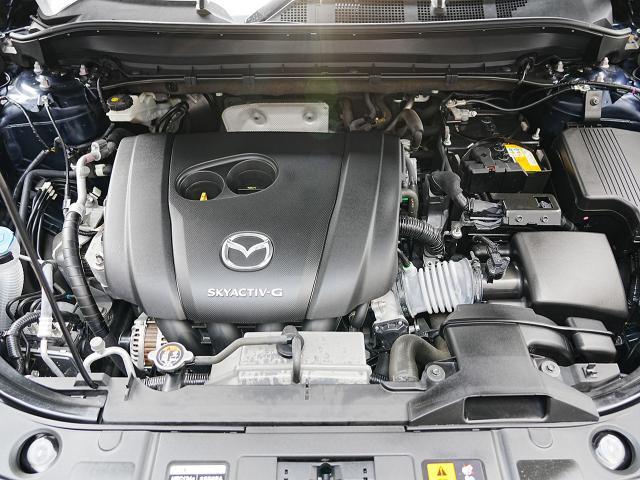 クリーンディーゼルエンジンは4000ccガソリンエンジン並みの力強いトルクがあり、上り坂や高速道路の合流などでもストレスフリー、しかもこれだけパワフルなのに、とても燃費の良いエンジンです。