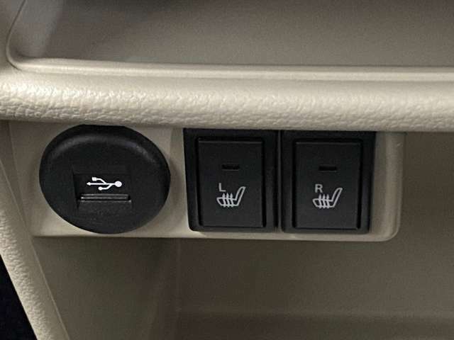 両席シートヒーター/USB挿入口