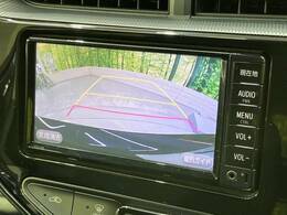 【バックカメラ】駐車時に後方がリアルタイム映像で確認できます。大型商業施設や立体駐車場での駐車時や、夜間のバック時に大活躍！運転スキルに関わらず、今や必須となった装備のひとつです！