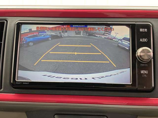 バックカメラが付いてますので後方の安全確認に便利。これで駐車が苦手な方でも安心ですね。