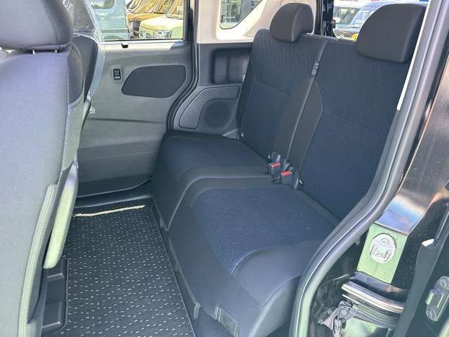 ★5年間新車保障★初度登録から5年間の新車保証が含まれています。長期間、安心してお乗り頂けます！保障費用は支払総額に含まれています！遠方のお客様は保証継承後、お近くのディーラーにて保証が受けられます！