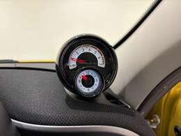 専用のコールセンターに経験豊かなオペレーターが、24時間365日待機。万一の車両トラブルなどが発生した場合、お電話一本で応急処置や車両のけん引、ドライバーや同乗者の方の移動手段手配などサポート。