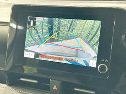 【バックカメラ】駐車時に後方がリアルタイム映像で確認できます。大型商業施設や立体駐車場での駐車時や、夜間のバック時に大活躍！運転スキルに関わらず、今や必須となった装備のひとつです！