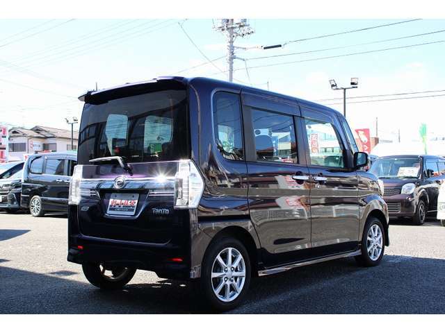 自動車専門以外の自社ローン店では買ったクルマの品質に問題があったり保証がなかったりする場合が多くあります。カートルズの中古車は熟練のプロが目利きをしたクルマを仕入れています。