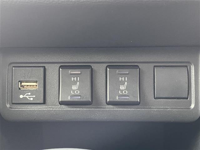 こちら運転席周りの操作部分・装備の写真になります。各部しっかり動作の確認をしておりますので、ご安心だくさい。また、第三者機関の鑑 定書もありますので、そちらも併せて、ご確認いただければ幸いです！