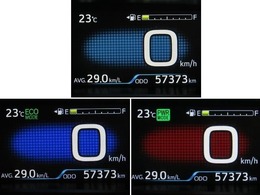 走行距離は合算で67，000kmです。（メーター交換前10，115km、メーター交換後57，373km）ドライブモードと連動してスピードメーターの照明の色が変わります。