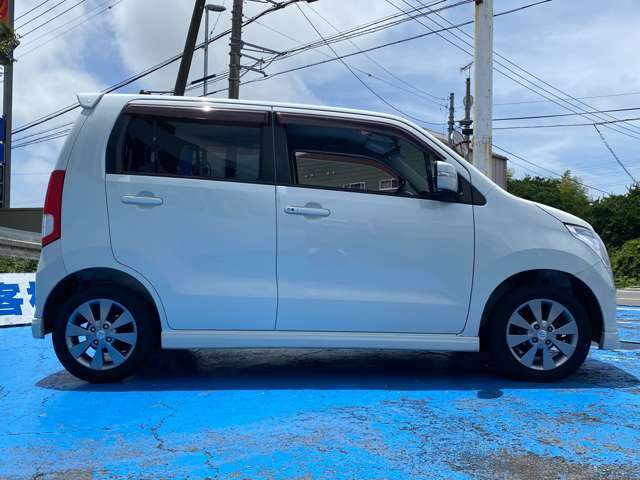 ユーザー買取車　1オーナー　特別仕様車　純正オーディオ　バックカメラ　CD　14インチ専用アルミ　HIDオートライト　エアロパーツ　本革巻きステアリング　スマートキー　プッシュスタート　オートエアコン