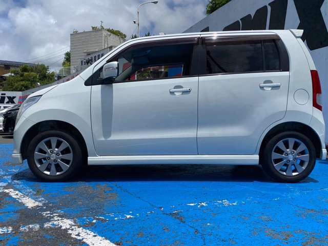 ユーザー買取車　1オーナー　特別仕様車　純正オーディオ　バックカメラ　CD　14インチ専用アルミ　HIDオートライト　エアロパーツ　本革巻きステアリング　スマートキー　プッシュスタート　オートエアコン
