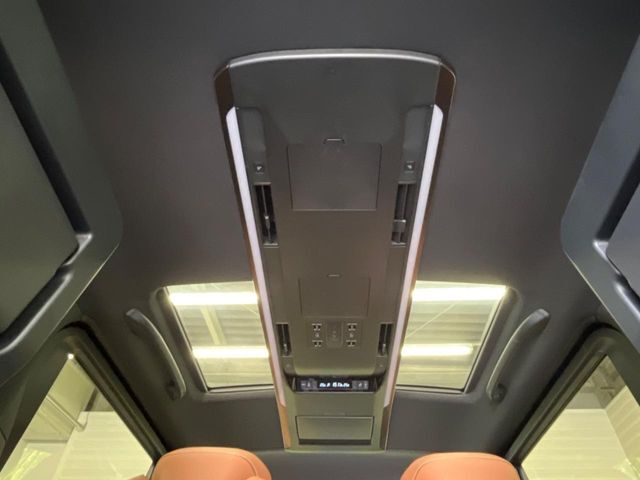 【ムーンルーフ】ムーンルーフ搭載で車内の解放感が一気にアップ！開放的なドライブをお楽しみいただけます。