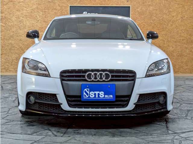 固定式ブラックリアスポイラー　純正19インチAW　HIDヘッドライト　純正ナビ　フルセグTV　Bluetooth接続　ハーフレザーシート　ステアスイッチ　オートクルーズ　リモコンキー　予備キー　ETC