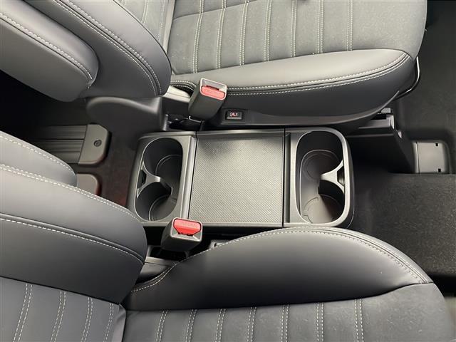 【ドリンクホルダー】長時間のドライブを快適に過ごすために、必須の車内アイテムですね。