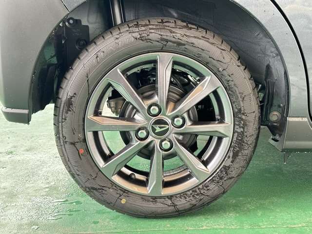 ★納車前に、専属のクリーニングスタッフが、ピッカピカにクリーニングして納車いたします！もちろん、ピッカピカの状態でお渡しするクリーニング費用も支払総額に含まれています！