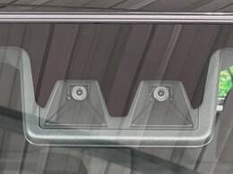 【ガラスルーフ】ガラスルーフ搭載で車内の解放感が一気にアップ！開放的なドライブをお楽しみいただけます。