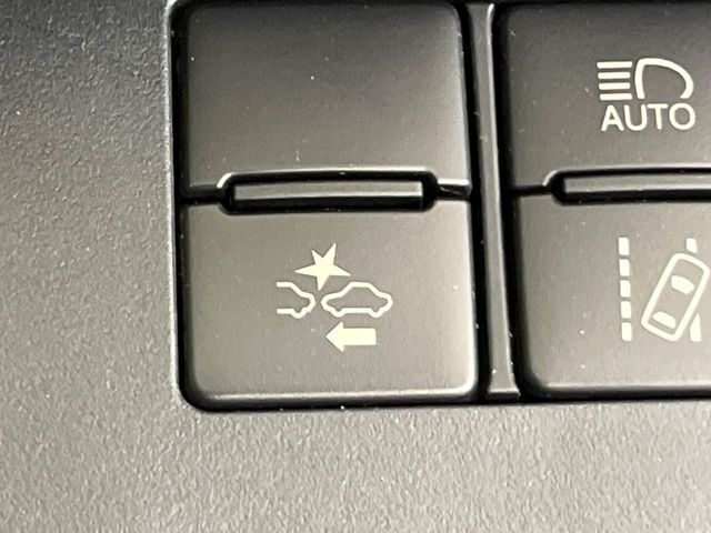【トヨタセーフティセンス】走行中に前方の車両等を認識し、衝突しそうな時は警報とブレーキで衝突回避と被害軽減をアシスト。より安全にドライブをお楽しみいただけます。