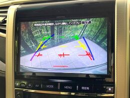 【バックカメラ】駐車時に後方がリアルタイム映像で確認できます。大型商業施設や立体駐車場での駐車時や、夜間のバック時に大活躍！運転スキルに関わらず、今や必須となった装備のひとつです！