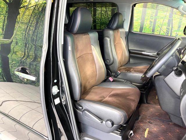 運転席シート廻りは使用感も少なく、良好な状態となっています。丁寧に使われていたことがよくわかりますね。