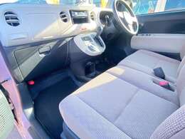 おしゃれなインパネ、シート生地