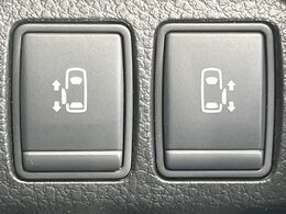 【両側パワースライドドア】スマートキーや運転席のスイッチで後席両側スライドドアの開閉が可能♪電動だから力を入れてドアを開ける必要が無く、小さなお子様でも簡単に開け閉めでき快適です♪