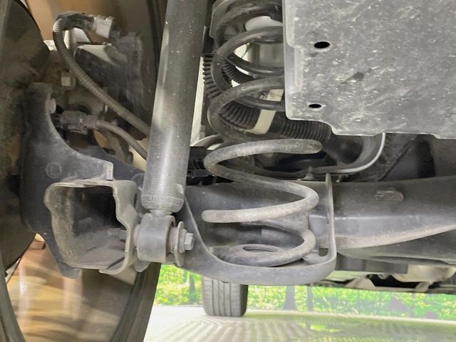 お車を安心してお乗りいただく為には、足回りの定期点検が欠かせません。サービスサポート（有償保証）では無料点検もご提供しており、安心のカーライフをお過ごしいただけるサポート体制が整っています。