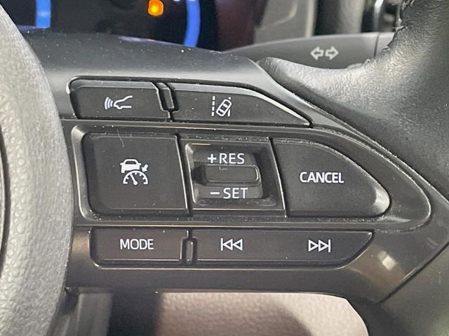 【レーダークルーズコントロール】高速道路での長距離走行が楽に！！自動で速度を保つクルーズコントロールが、衝突軽減システムと連携し、前方の車両を感知して車間を保つように速度調節してくれます！！