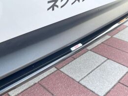 【STIフルエアロ】フロント・サイド・リアをSTIのエアロで統一。外観のスポーティーさを際立たせてくれるだけでなく、高速走行時の空力バランスを最適化してくれます。