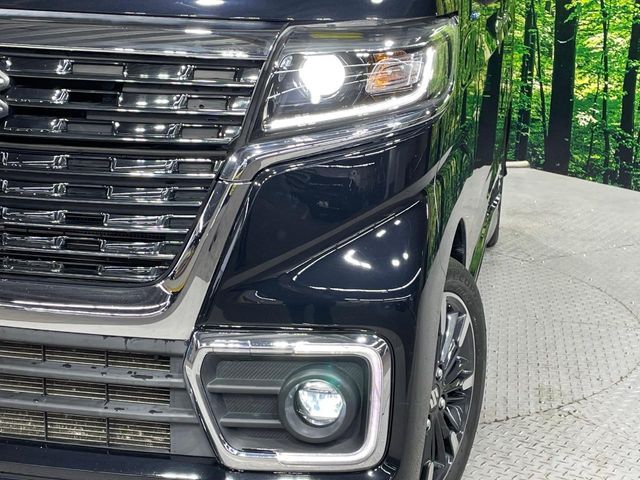 【LEDヘッドライト】悪天候や夜間走行時も良好な視界を確保し安心して運転できる高輝度LEDヘッドライトを装備！点灯速度が早く、消費電力も抑えられています。