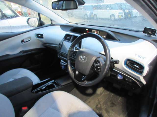 こちらのカーセンサー掲載以外の写真をお送りする事も可能です。お客様が気になる箇所、社外パーツ詳細画像、何なりとお申し付け下さい。「無料在庫確認・見積依頼」をご利用下さい。