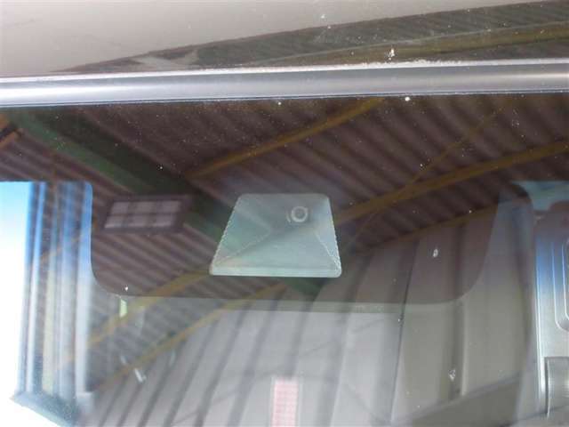サポカーは、高齢運転者を含めたすべてのドライバーによる交通事故の発生防止・被害軽減対策の一環として、国が推奨する新しい自動車安全コンセプトです。詳しくは販売店スタッフまでおたずねください。