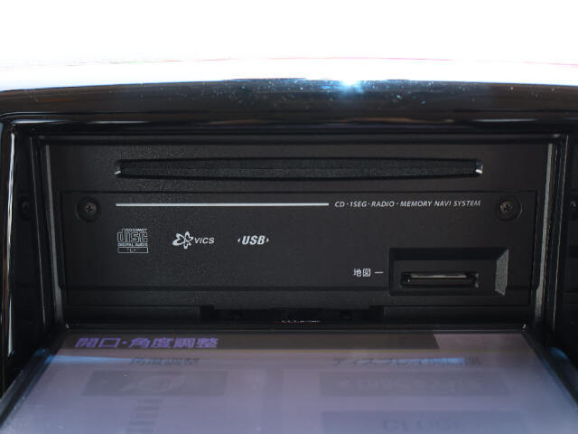 CD・SDカード挿入口の写真です。