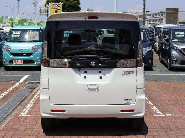 今の軽自動車は、とても広い！普通車と比べて維持費もお得で、家計に優しいですよ！