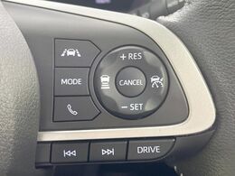 【アダプティブクルーズコントロール】高速道路での長距離走行が楽に！！自動で速度を保つクルーズコントロールが、衝突軽減システムと連携し、前方の車両を感知して車間を保つように速度調節してくれます！！