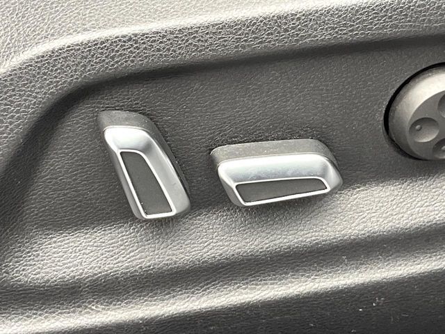 ●パワーシート：シート位置の“前後と背もたれの“角度の微調整が可能となります。手動設定のシートよりも、より細やかな設定ができるのがポイントです。